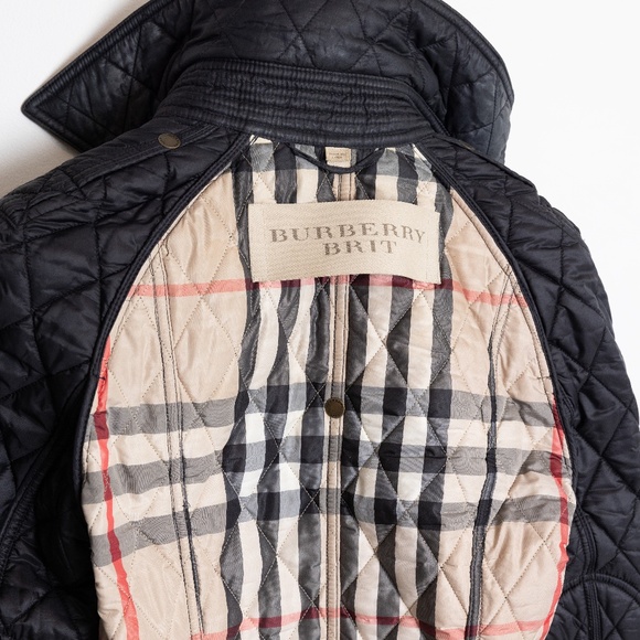 Burberry Black Trench Coat with Quilted Design and Detachable Hood - Picture 9 of 9